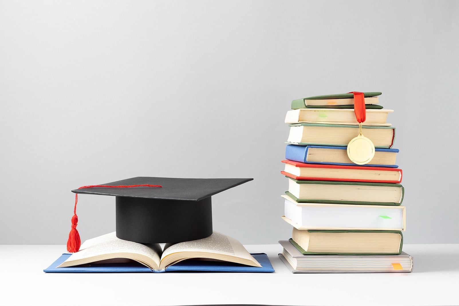 10 Best Scholarships for Left-Handed People